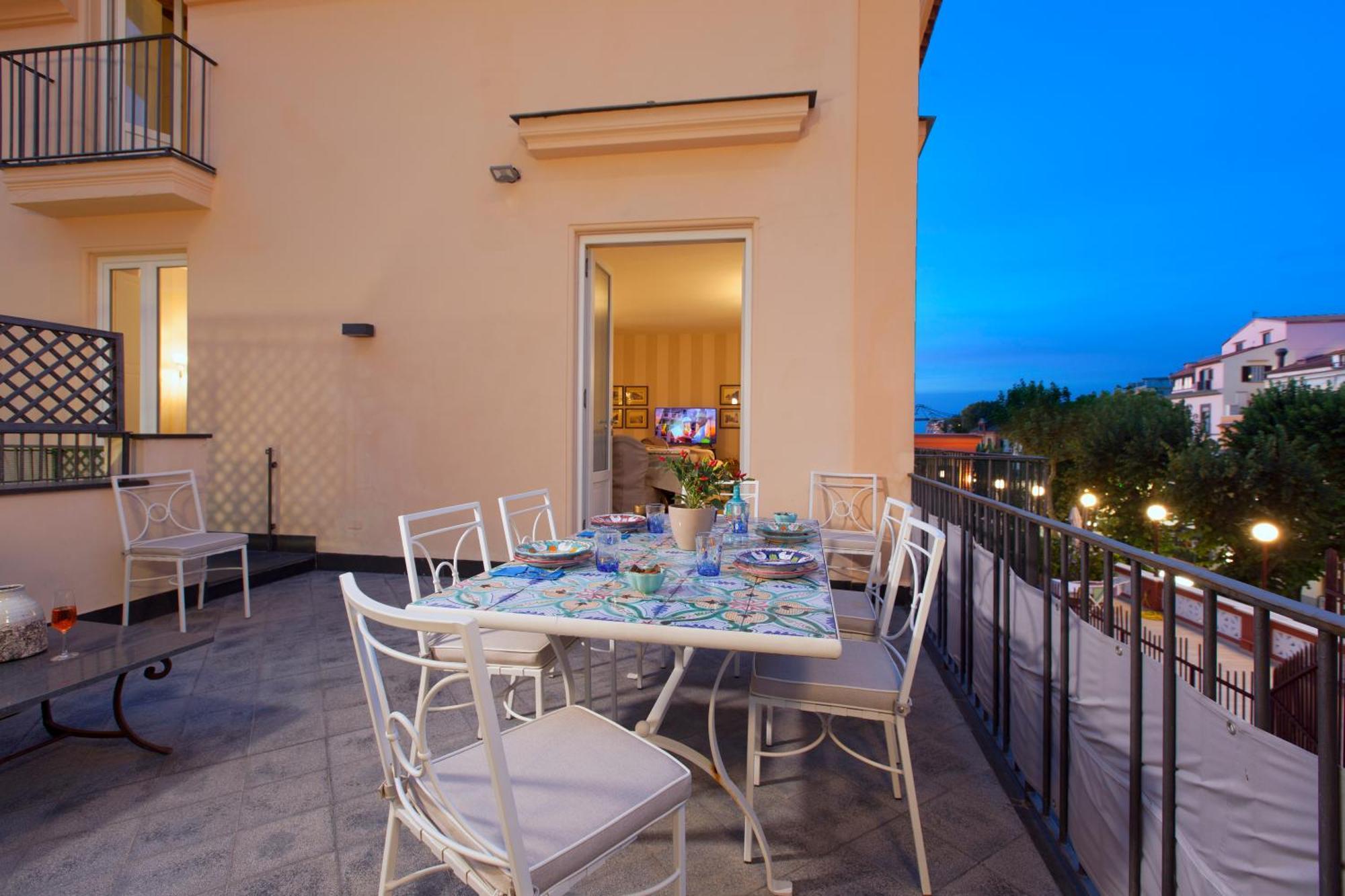 Amore Rentals - Appartamento Terrazza Tasso Sorrento Eksteriør billede