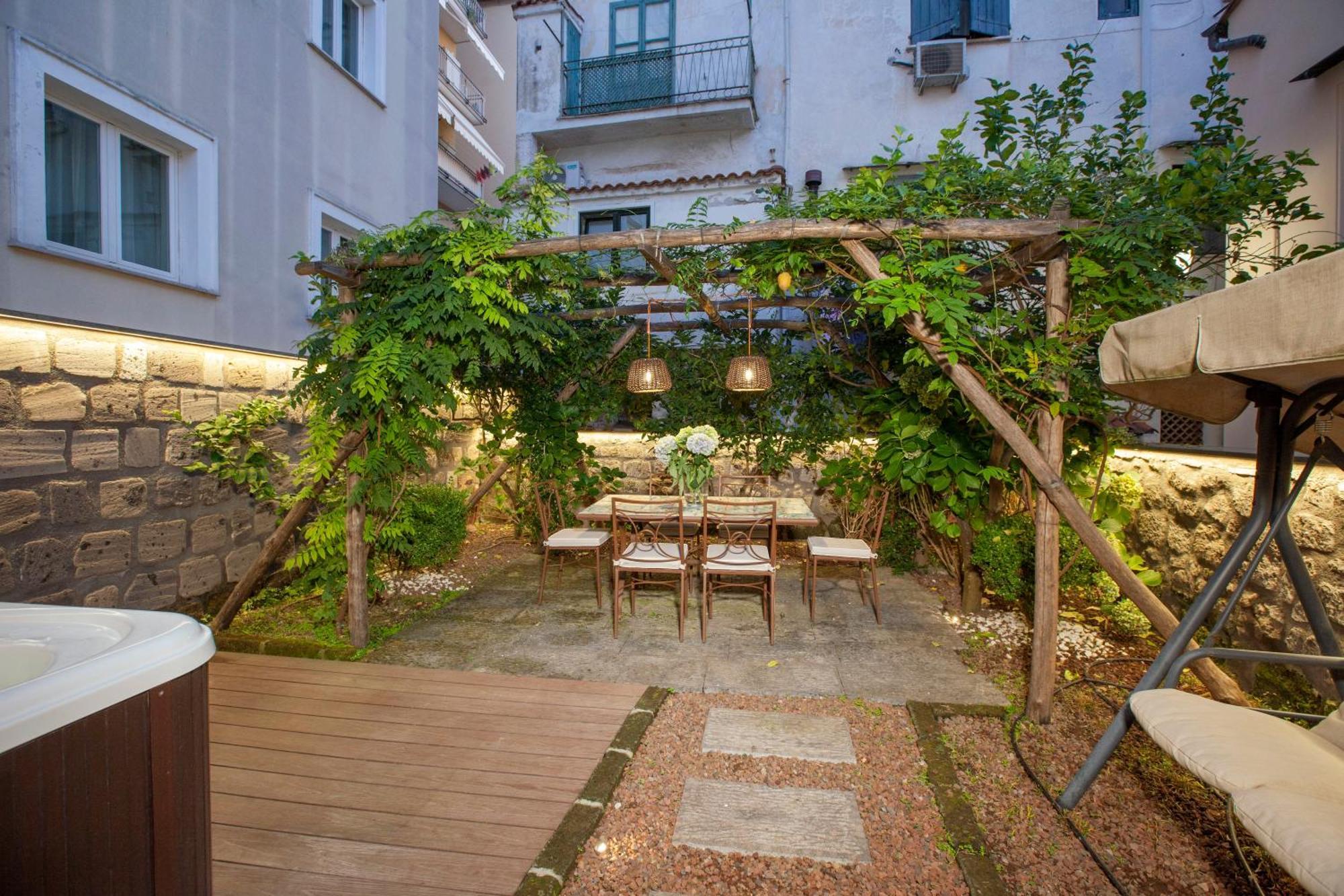 Amore Rentals - Appartamento Terrazza Tasso Sorrento Eksteriør billede