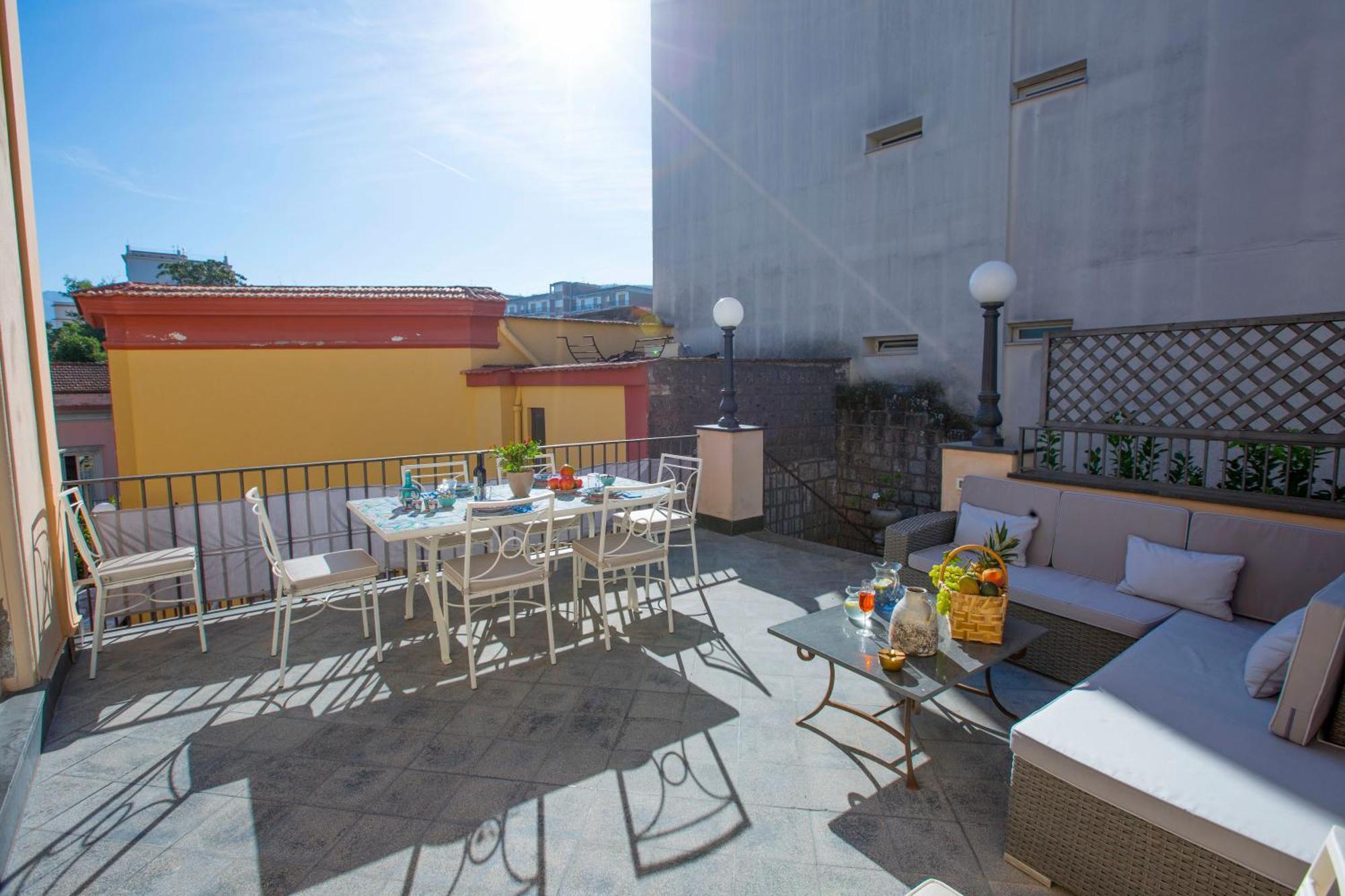 Amore Rentals - Appartamento Terrazza Tasso Sorrento Eksteriør billede